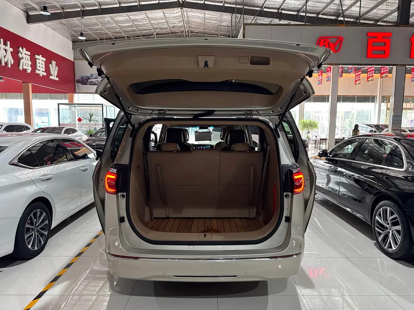 Buick GL8 2021 — Photo 18/20
