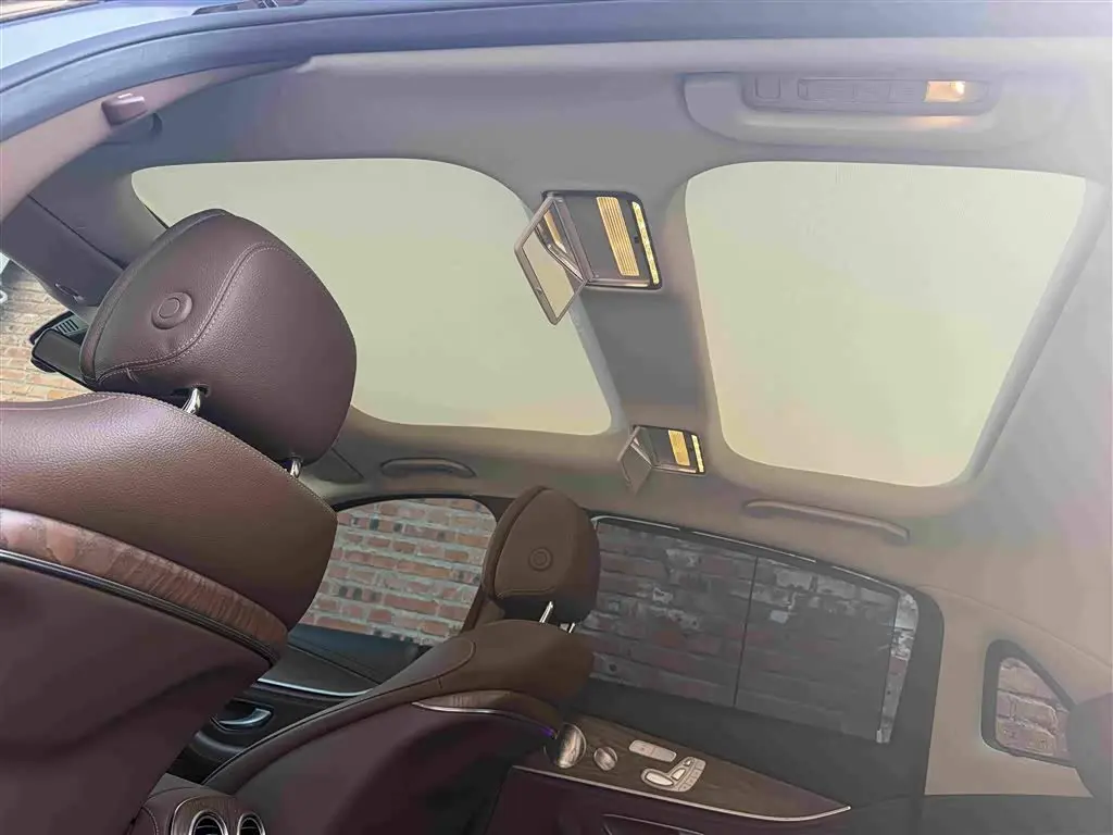 Mercedes-Benz E-Class 2022 — Photo 16/20