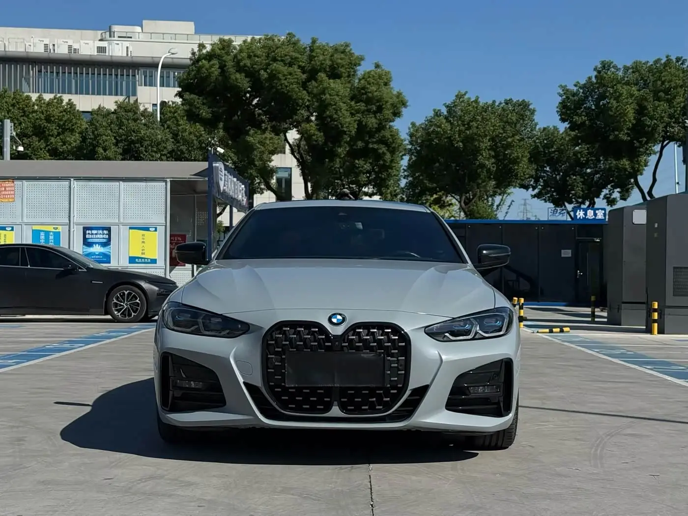 BMW 4 Series 2023 — Photo 2/9