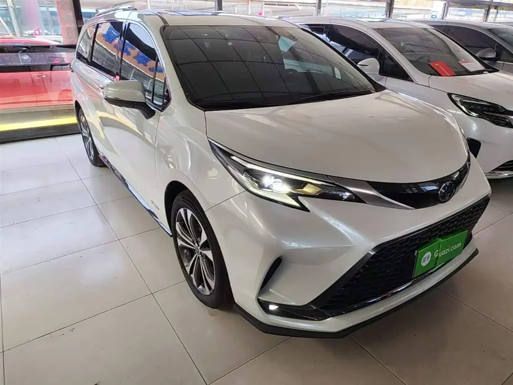 Toyota Granvia 2023 — Photo 4/20