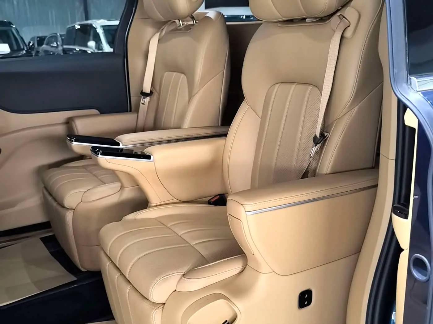 Voyah Auto Voyah Dreamer 2025 — Photo 8/13