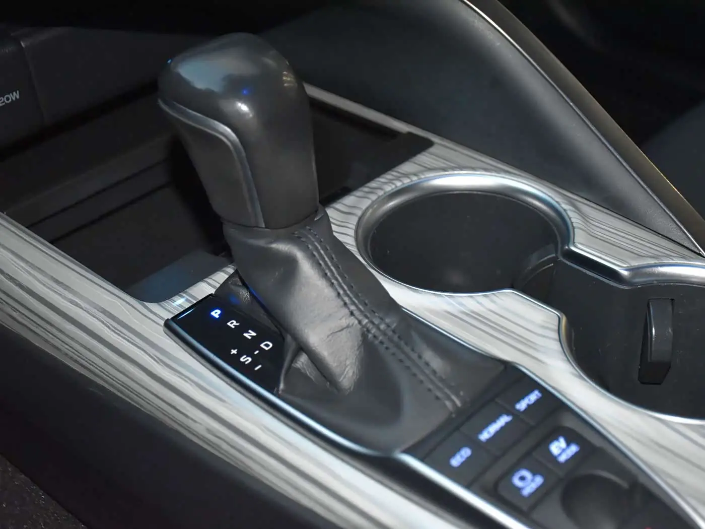 Toyota Camry 2019 — Photo 7/20