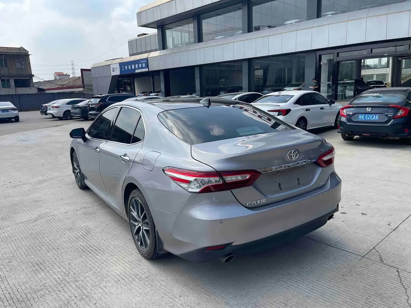 Toyota Camry 2021 — Photo 4/4