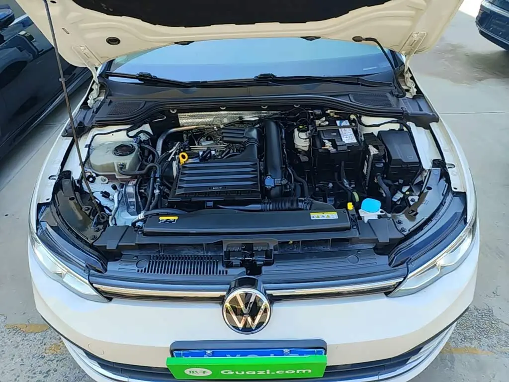 Volkswagen Golf 2024 — Photo 16/20