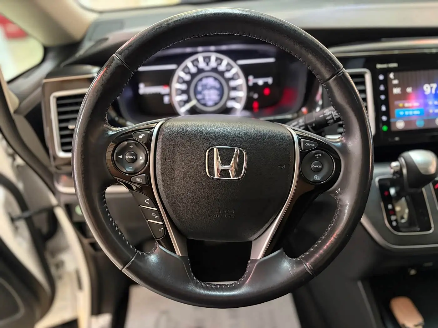Honda Elysion 2016 — ფოტო 14/18