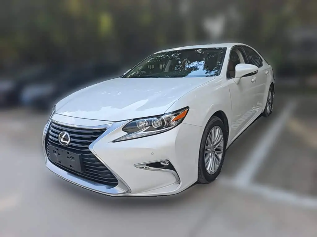 Lexus ES 2017 — Photo 3/20