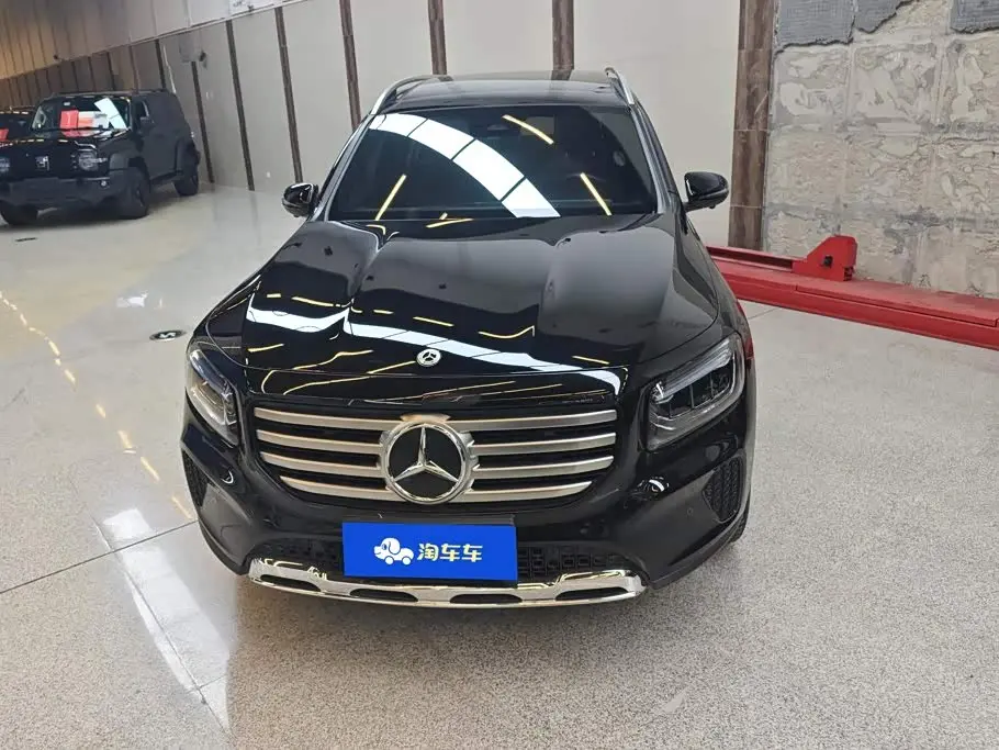 Mercedes-Benz GLB 2025 — Photo 2/16