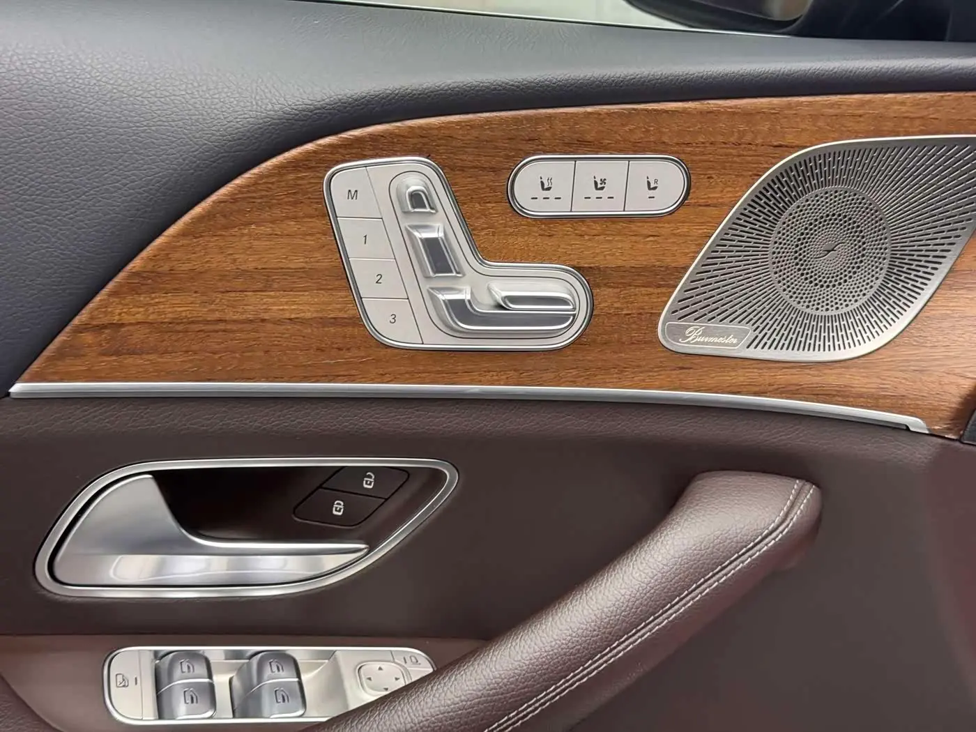 Mercedes-Benz GLS 2023 — Photo 12/20