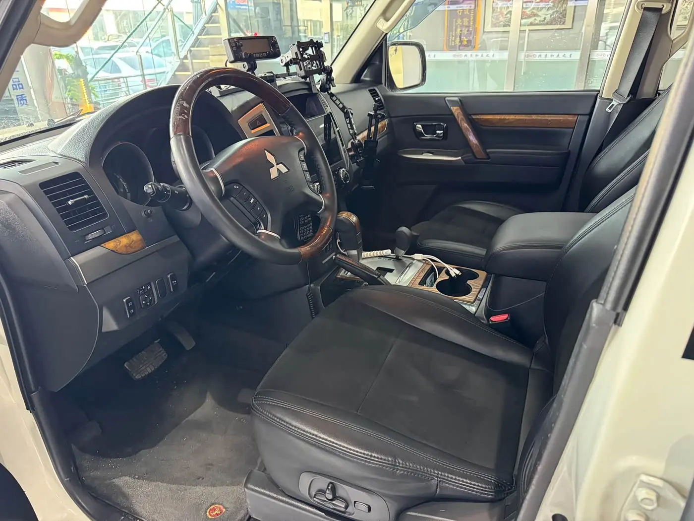 Mitsubishi Pajero 2019 — ფოტო 10/20