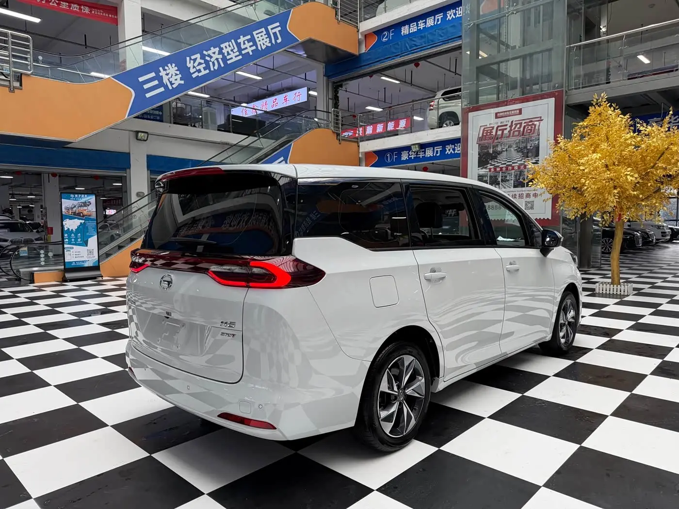 GAC Trumpchi Trumpchi M6 2022 — Фото 6/20