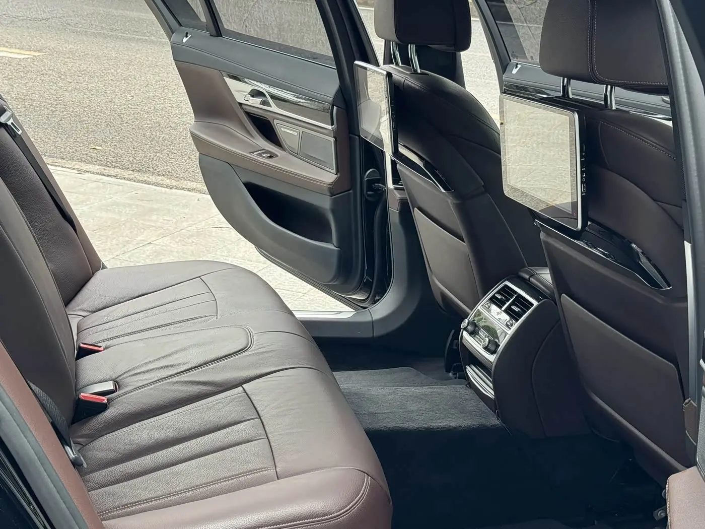 BMW 7 Series 2018 — ფოტო 6/18