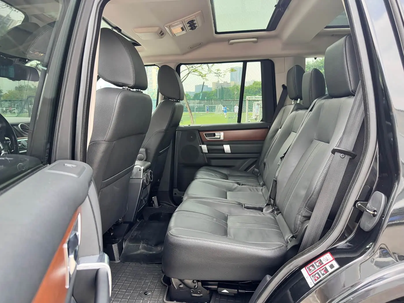 Land Rover Discovery 2015 — Şəkil 9/20