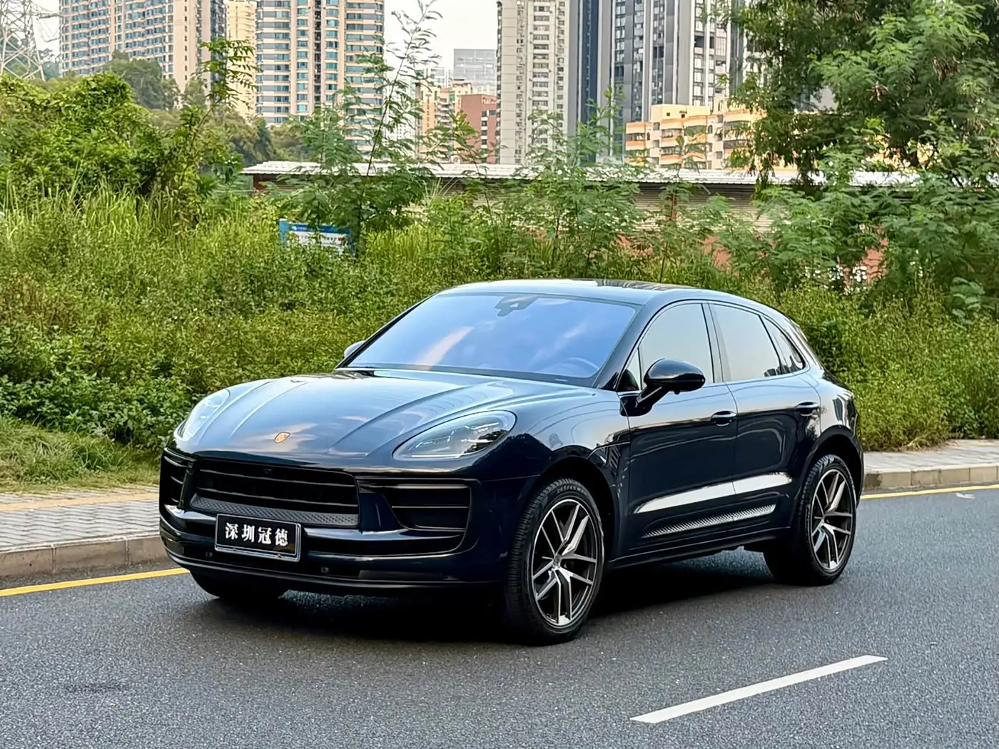 Porsche Macan 2023 — Фото 1/16