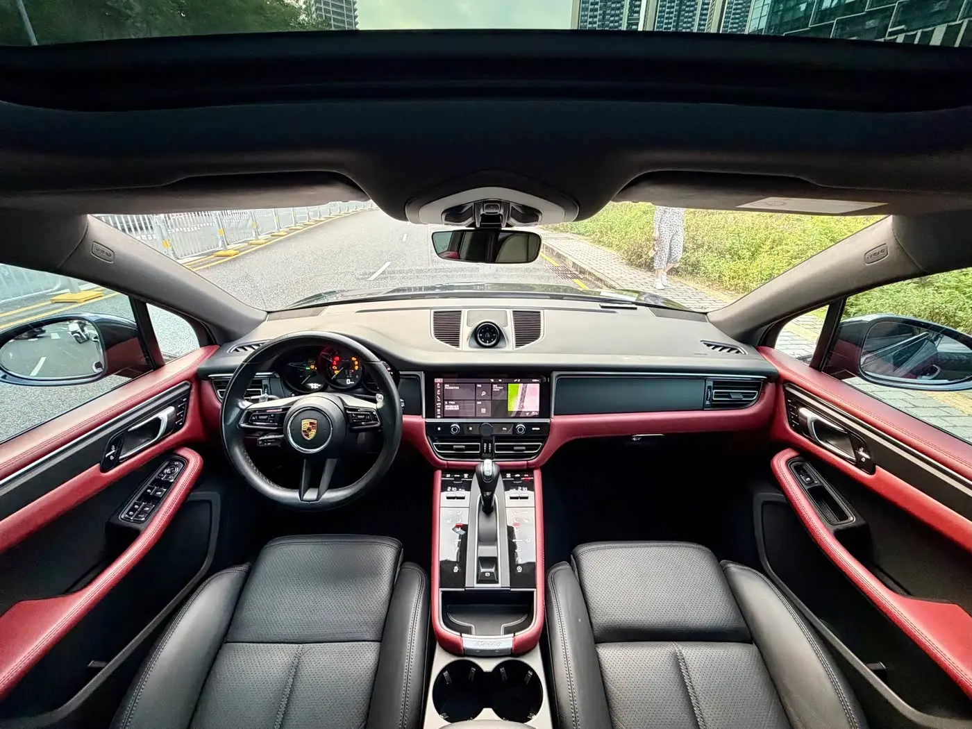 Porsche Macan 2023 — Фото 11/16
