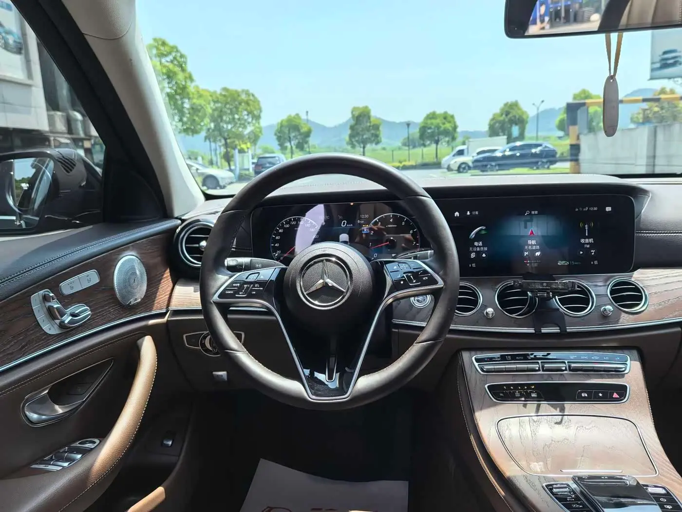 Mercedes-Benz E-Class 2023 — Фото 15/17
