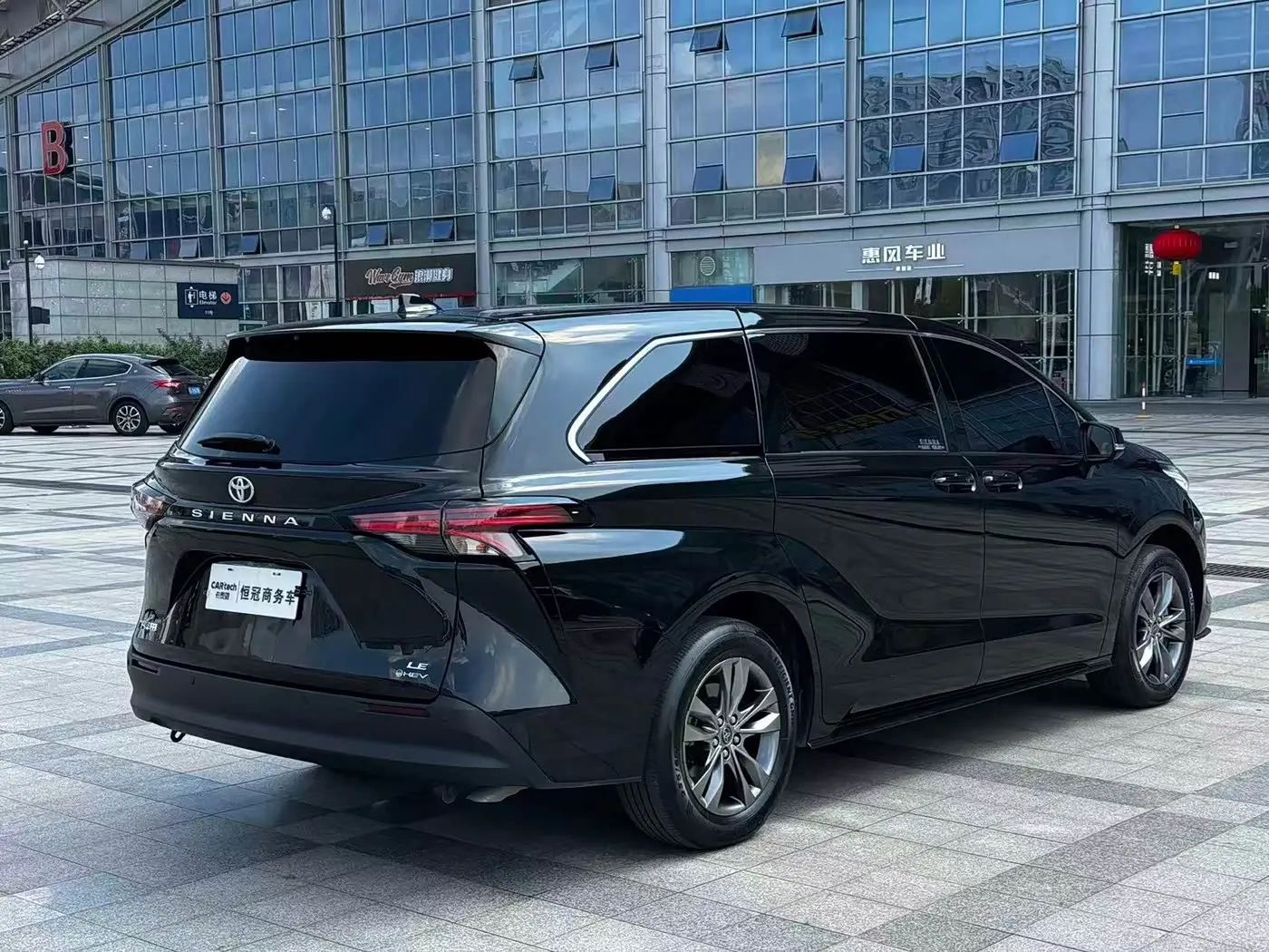 Toyota Sienna 2025 — Photo 6/16