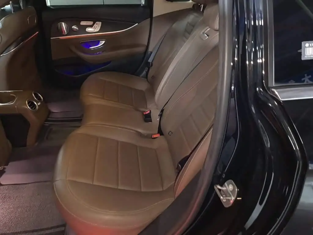 Mercedes-Benz E-Class 2019 — Photo 17/20