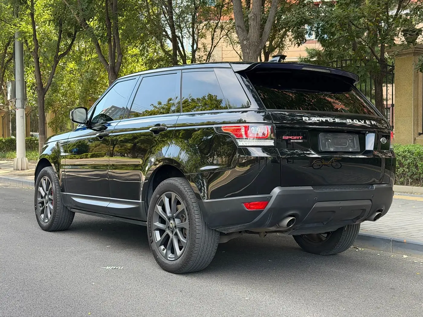 Land Rover Range Rover Sport 2017 — Photo 5/15