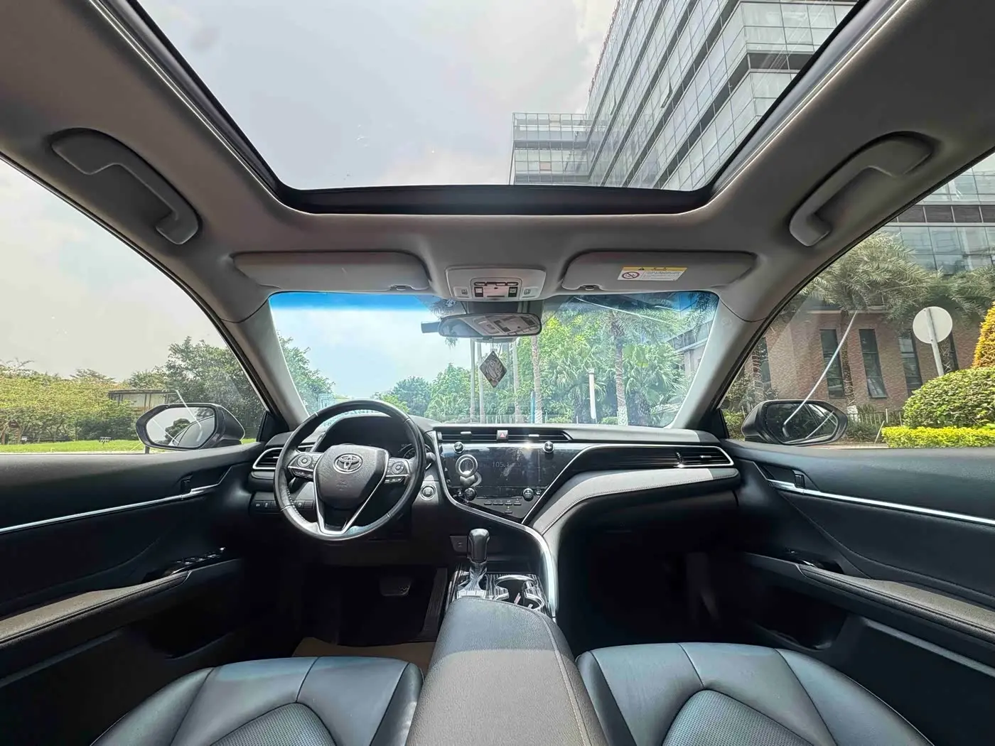 Toyota Camry 2019 — Photo 9/15