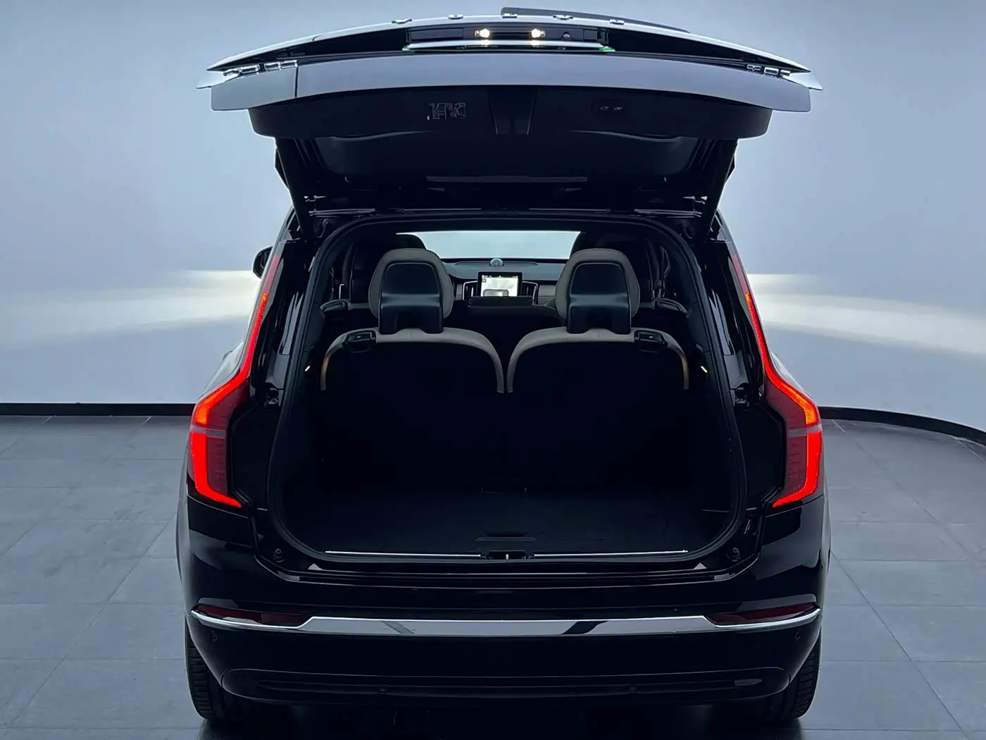 Volvo XC90 Plug-in Hybrid 2025 — Photo 9/20