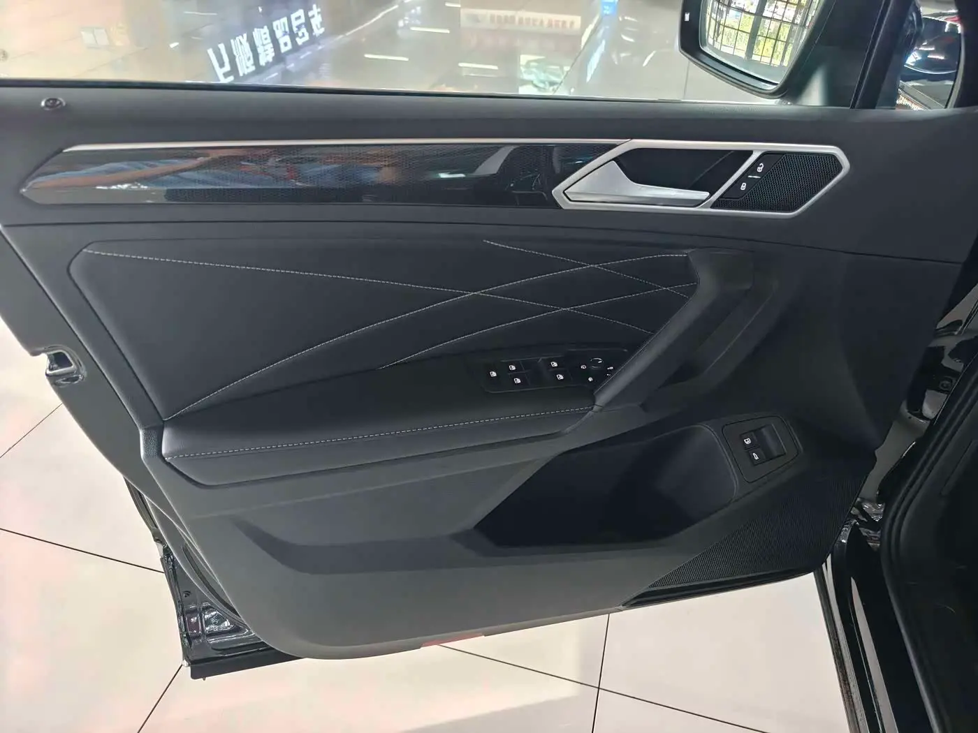 Volkswagen Tiguan L PHEV 2025 — Photo 20/20