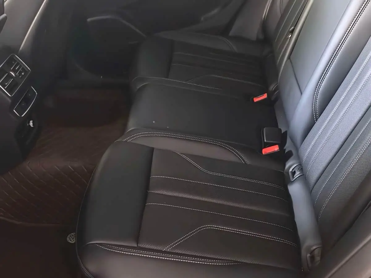 Audi Q5L 2024 — Photo 4/8