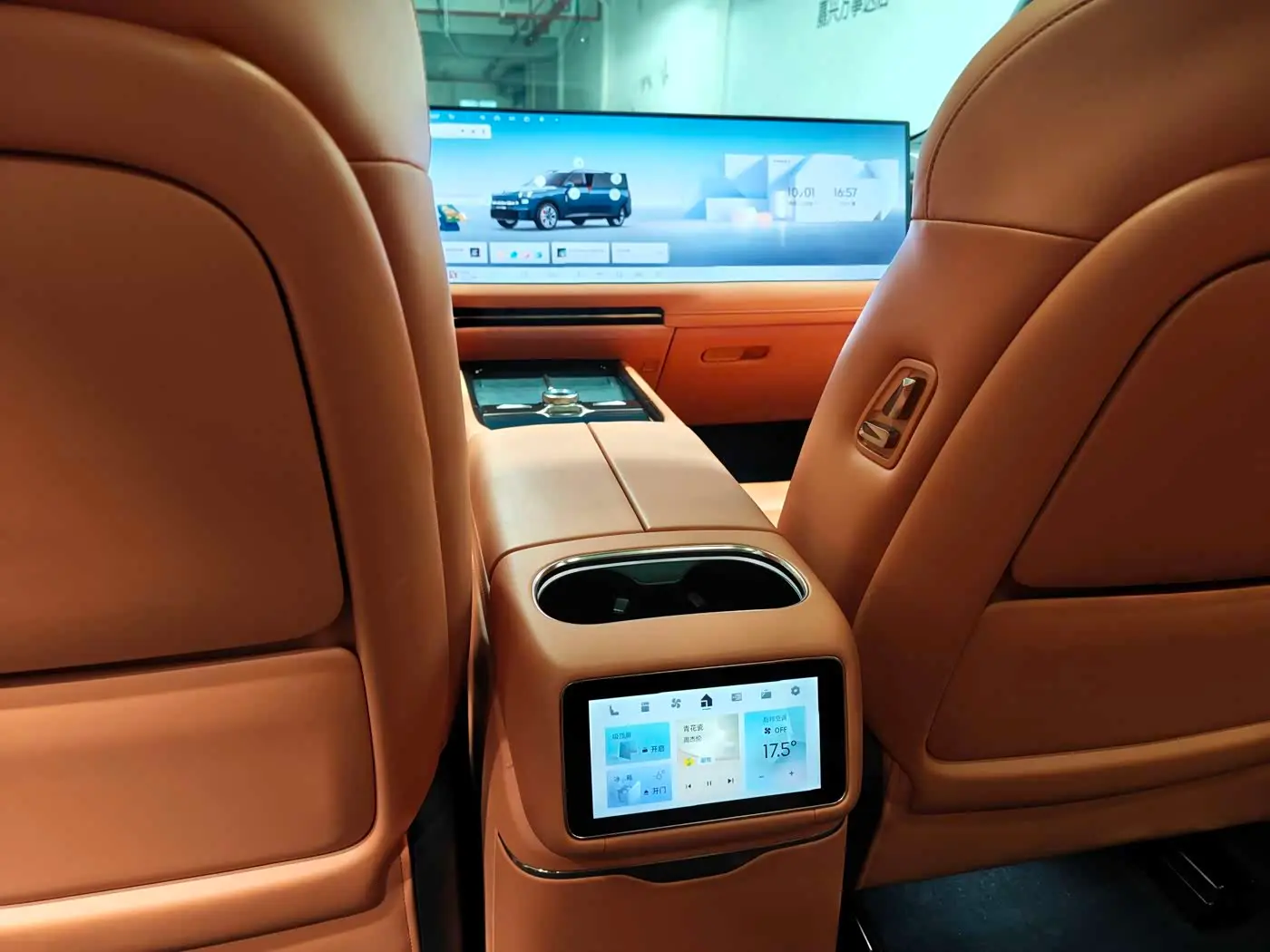 Lynk & Co 900 2025 — Photo 9/19