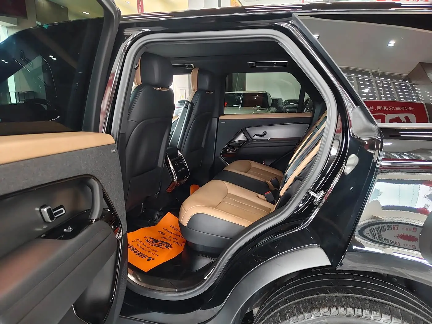 Land Rover Range Rover Sport 2023 — Фото 11/20