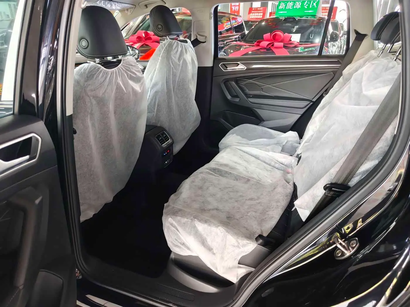 Volkswagen Tiguan L PHEV 2025 — Photo 14/20