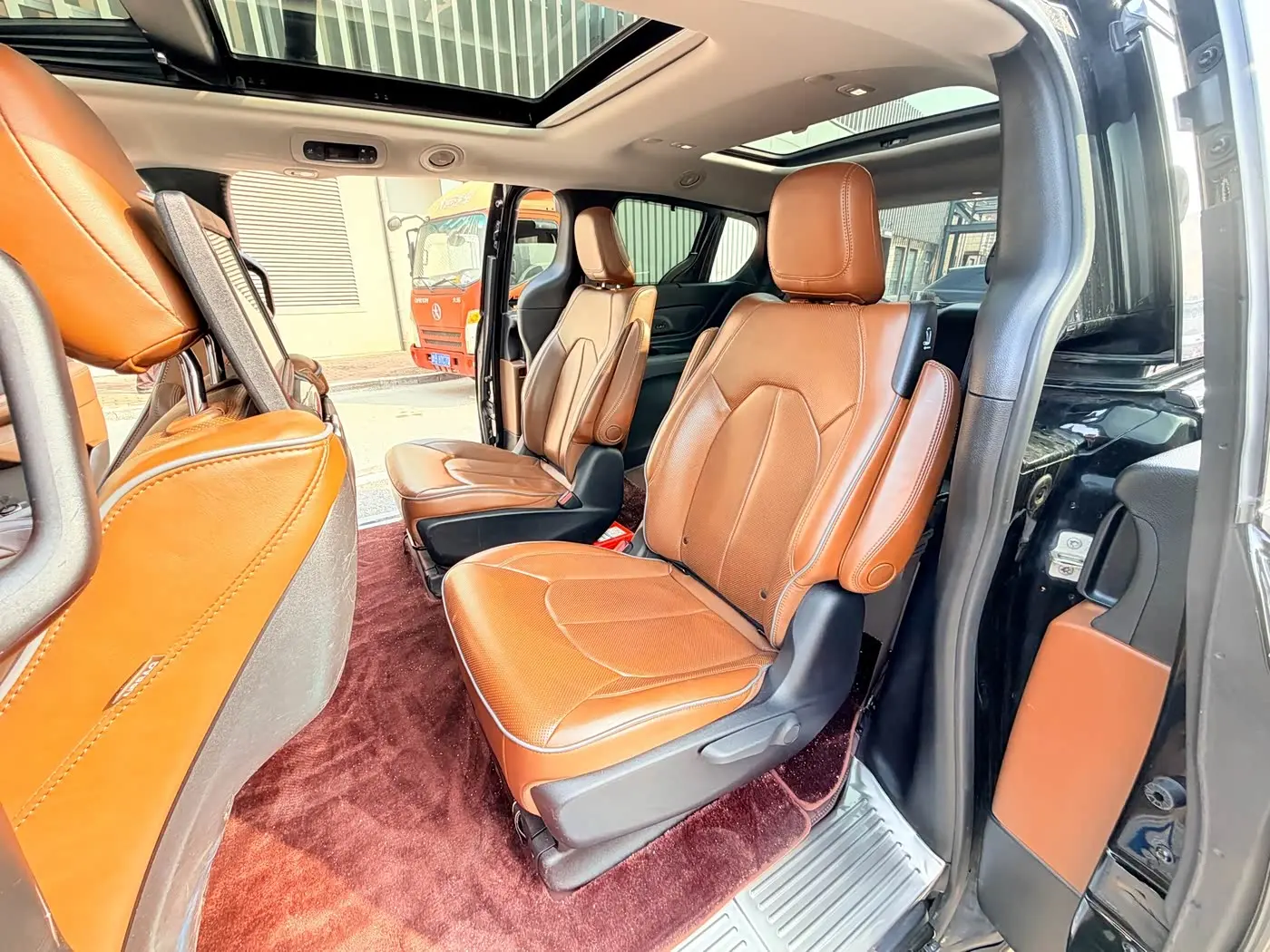 Chrysler Grand Voyager 2019 — Photo 7/17