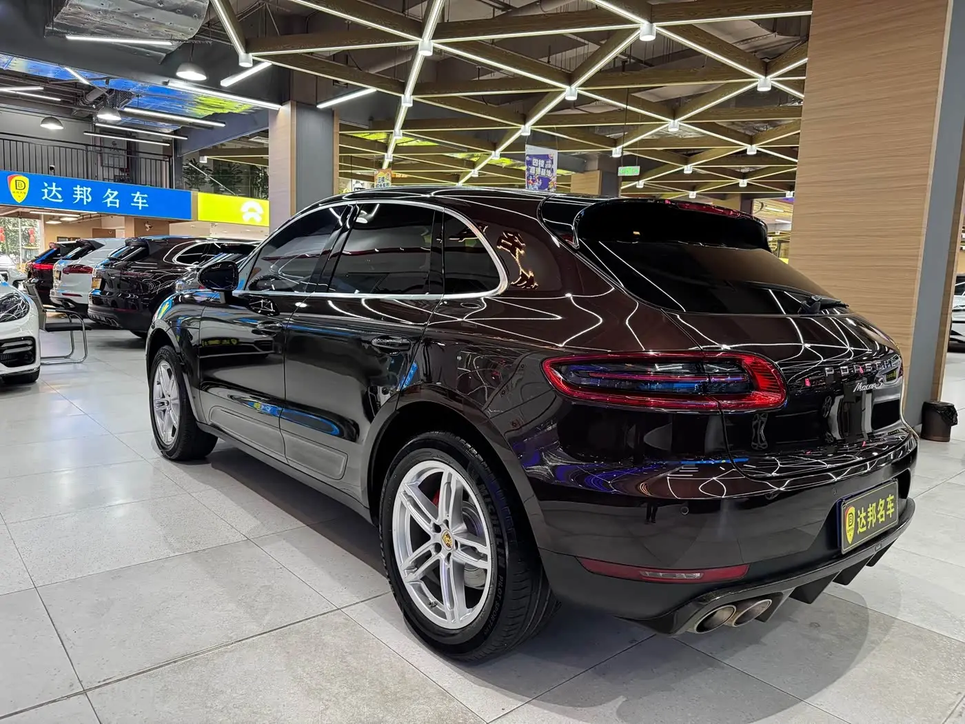 Porsche Macan 2016 — Фото 16/17