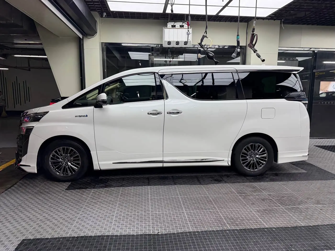 Toyota Vellfire 2021 — Фото 2/7