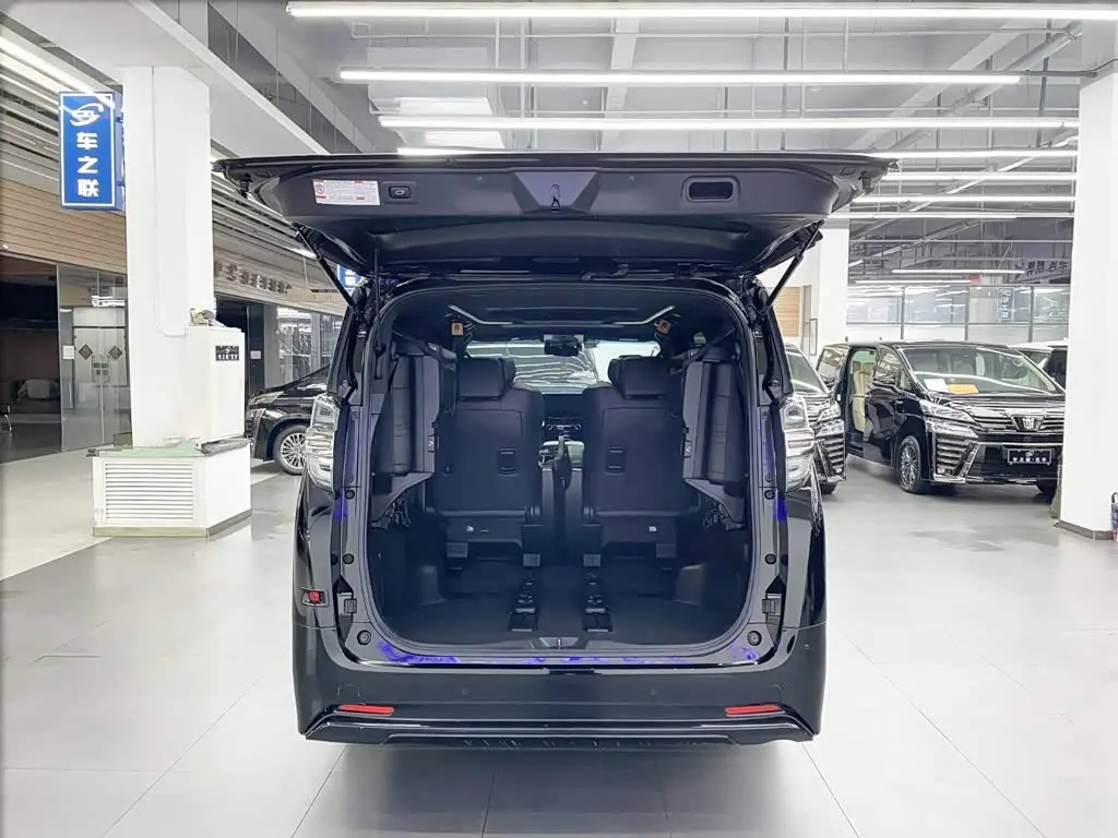 Toyota Vellfire 2022 — Photo 14/16