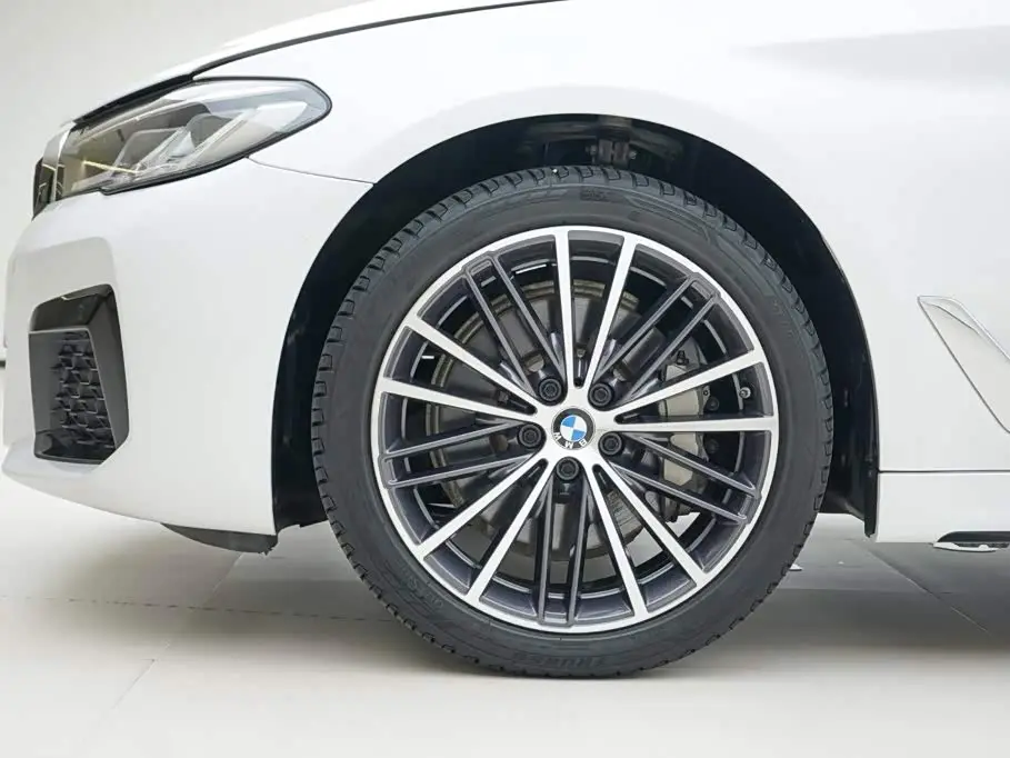 BMW 5 Series 2022 — Şəkil 15/20