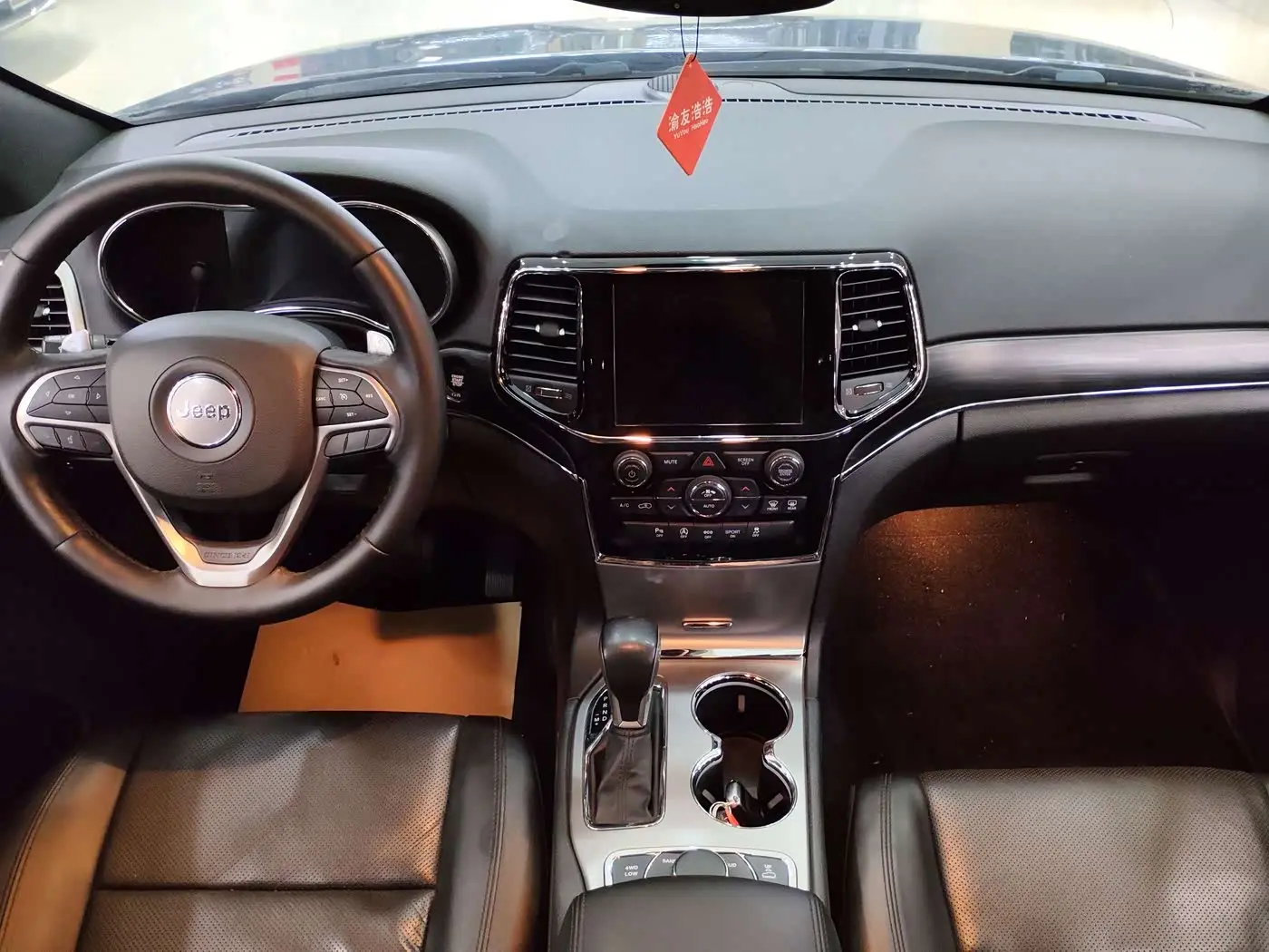 Jeep Grand Cherokee 2020 — Фото 13/19