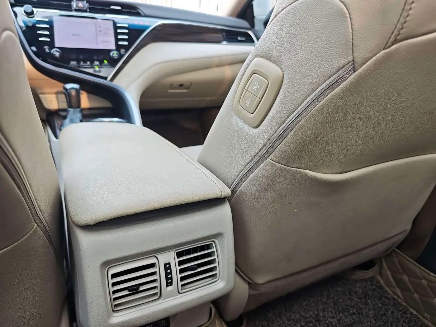 Toyota Camry 2018 — Şəkil 13/18