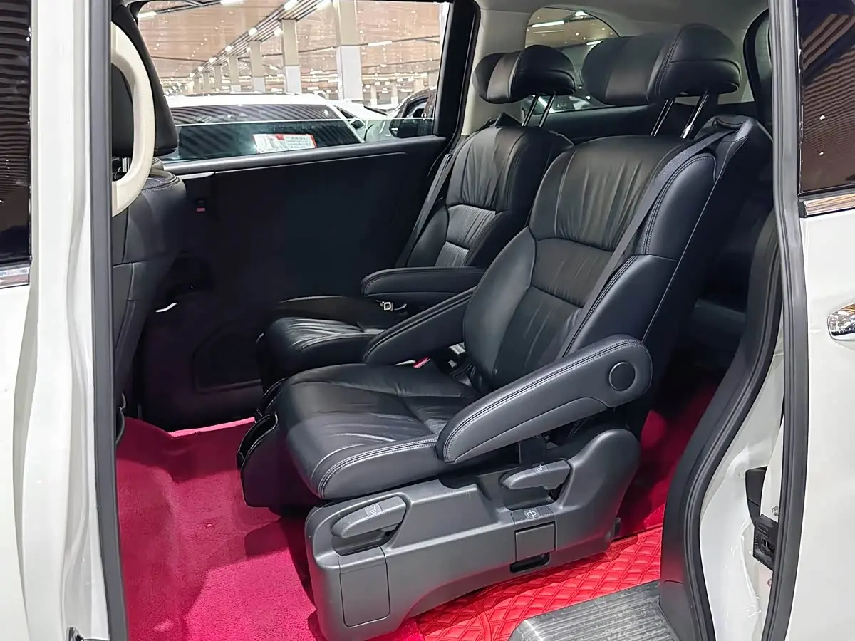 Honda Odyssey 2019 — Photo 8/15