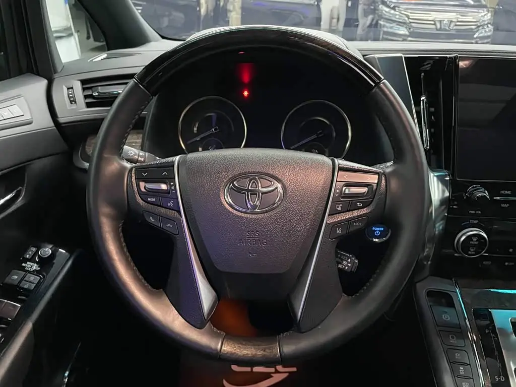 Toyota Vellfire 2023 — Photo 10/15