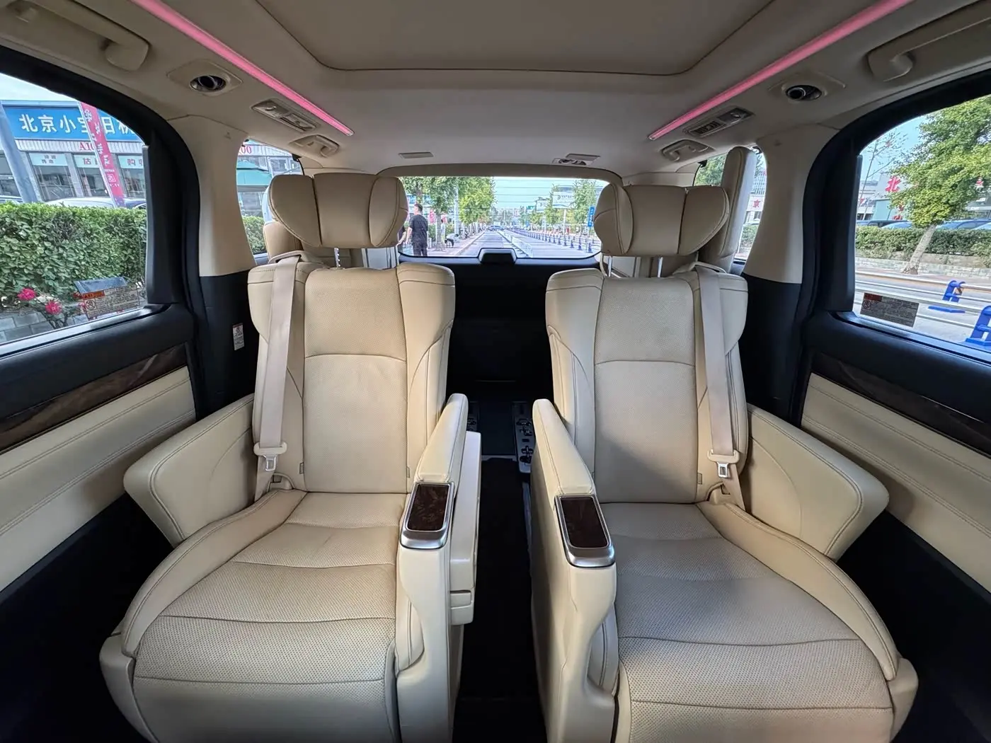 Toyota Alphard 2021 — Photo 14/14