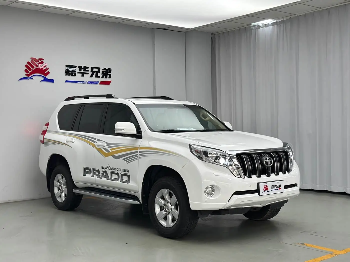 Toyota Prado 2015 — Photo 5/20