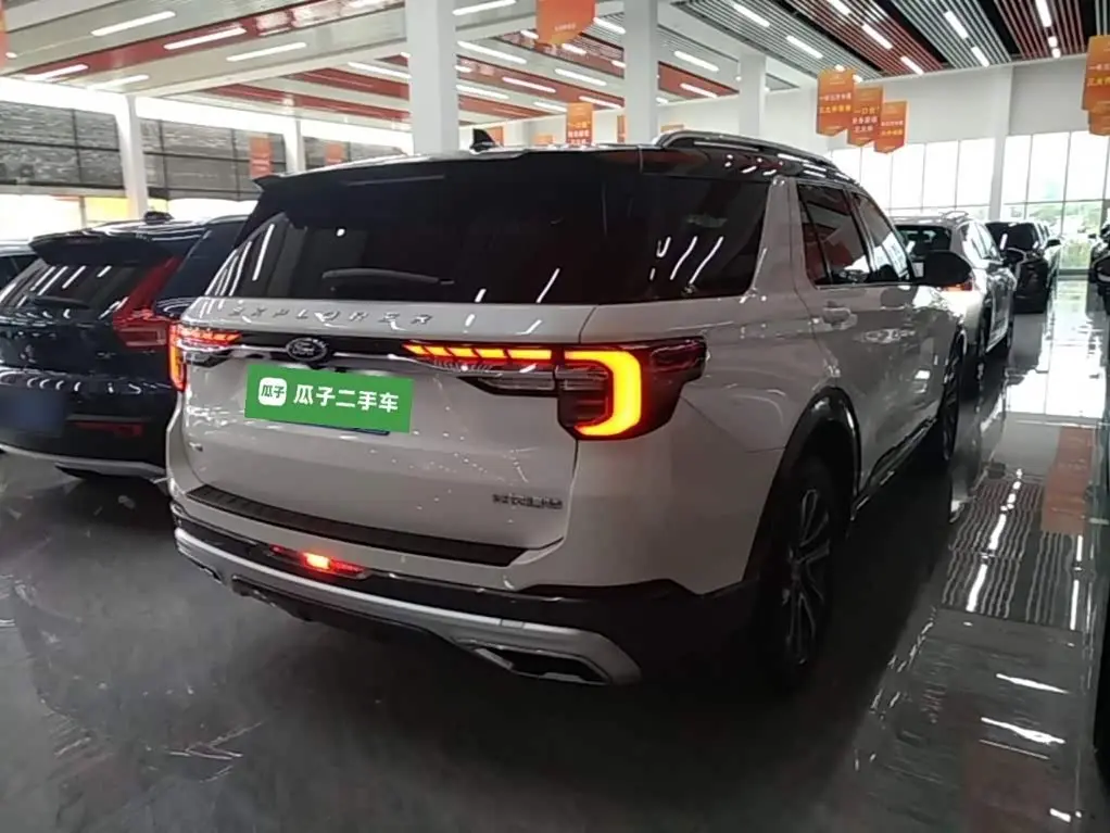 Ford Explorer 2022 — Photo 7/20