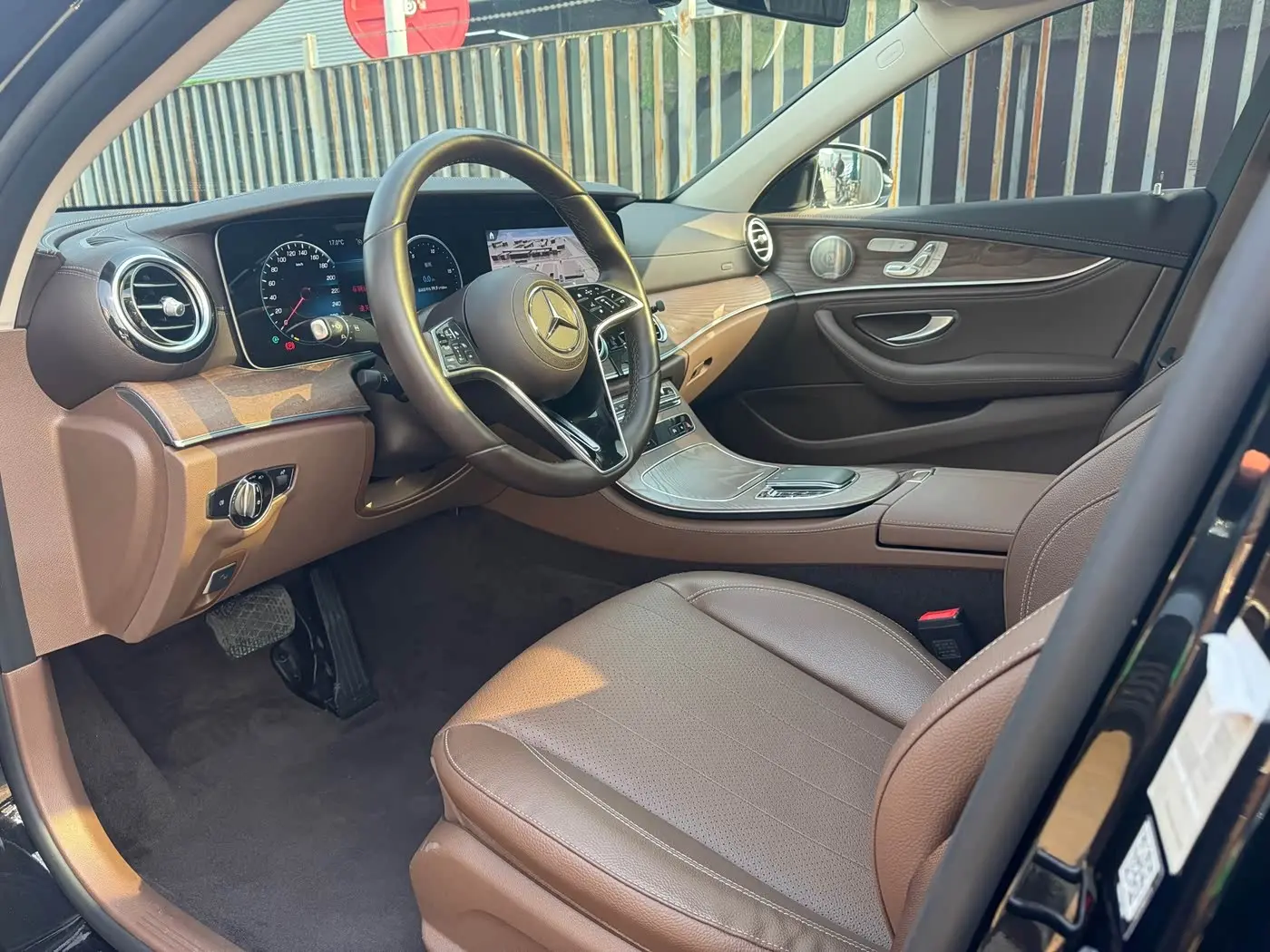 Mercedes-Benz E-Class 2022 — Photo 14/20