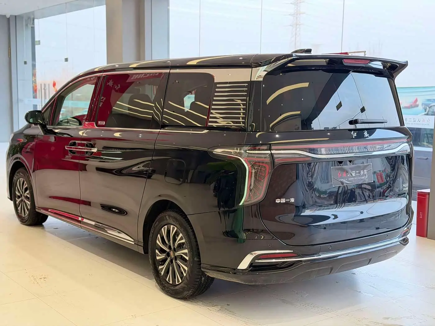 Hongqi HQ9 PHEV 2024 — Фото 19/20