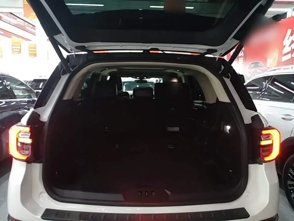 Ford Explorer 2022 — Photo 19/20