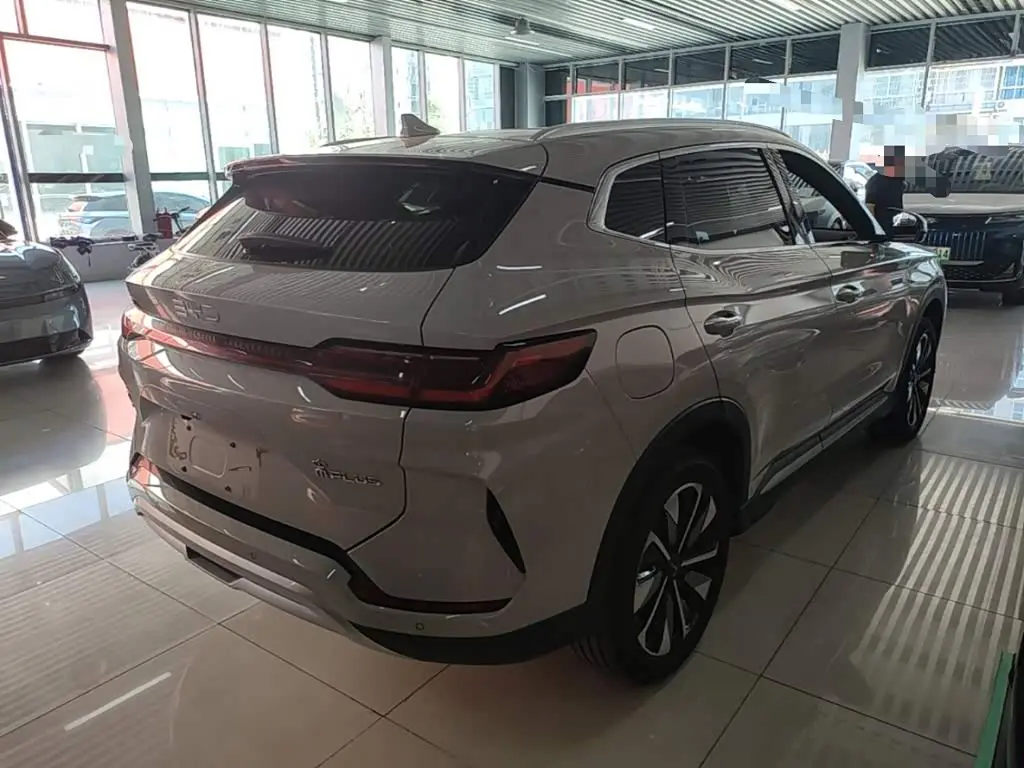 BYD Song PLUS PHEV 2024 — Photo 7/20