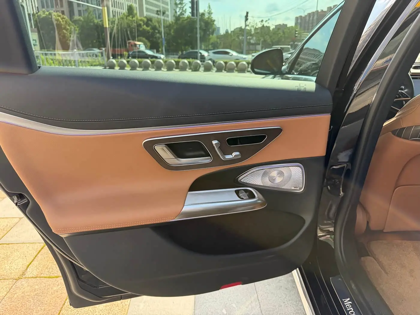 Mercedes-Benz E-Class 2025 — Photo 13/17