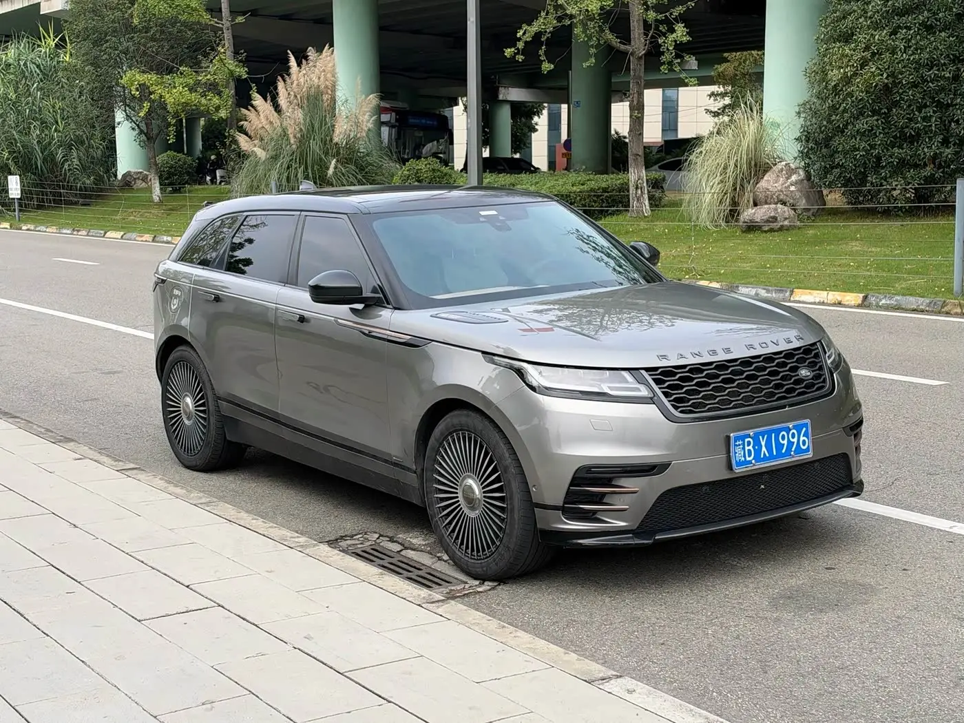 Land Rover Range Rover Velar 2018 — Photo 2/13