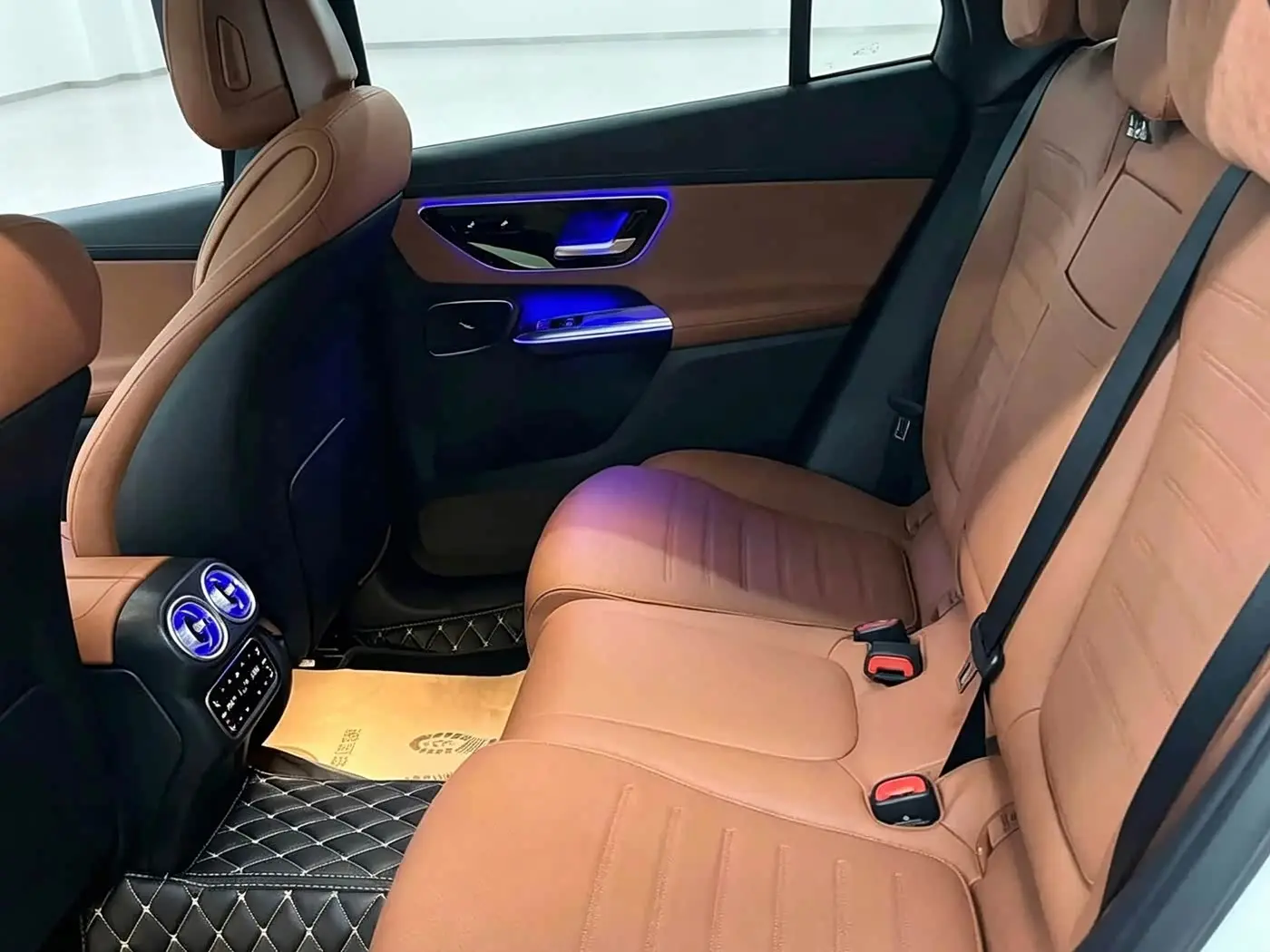 Mercedes-Benz GLC 2024 — Photo 4/9