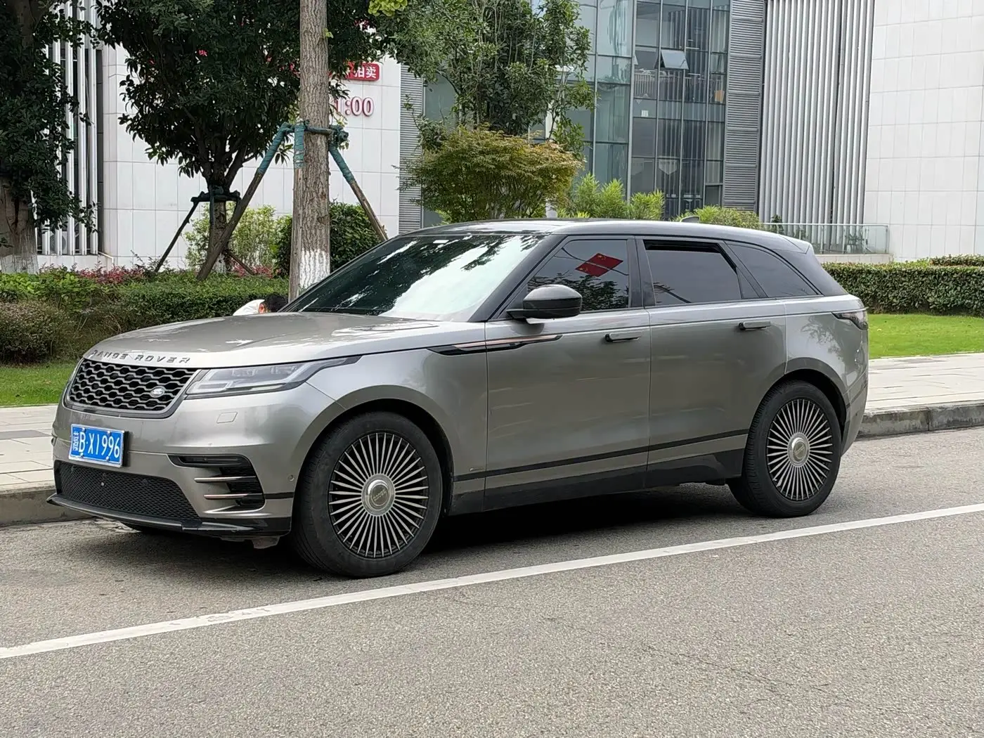 Land Rover Range Rover Velar 2018 — Photo 1/13