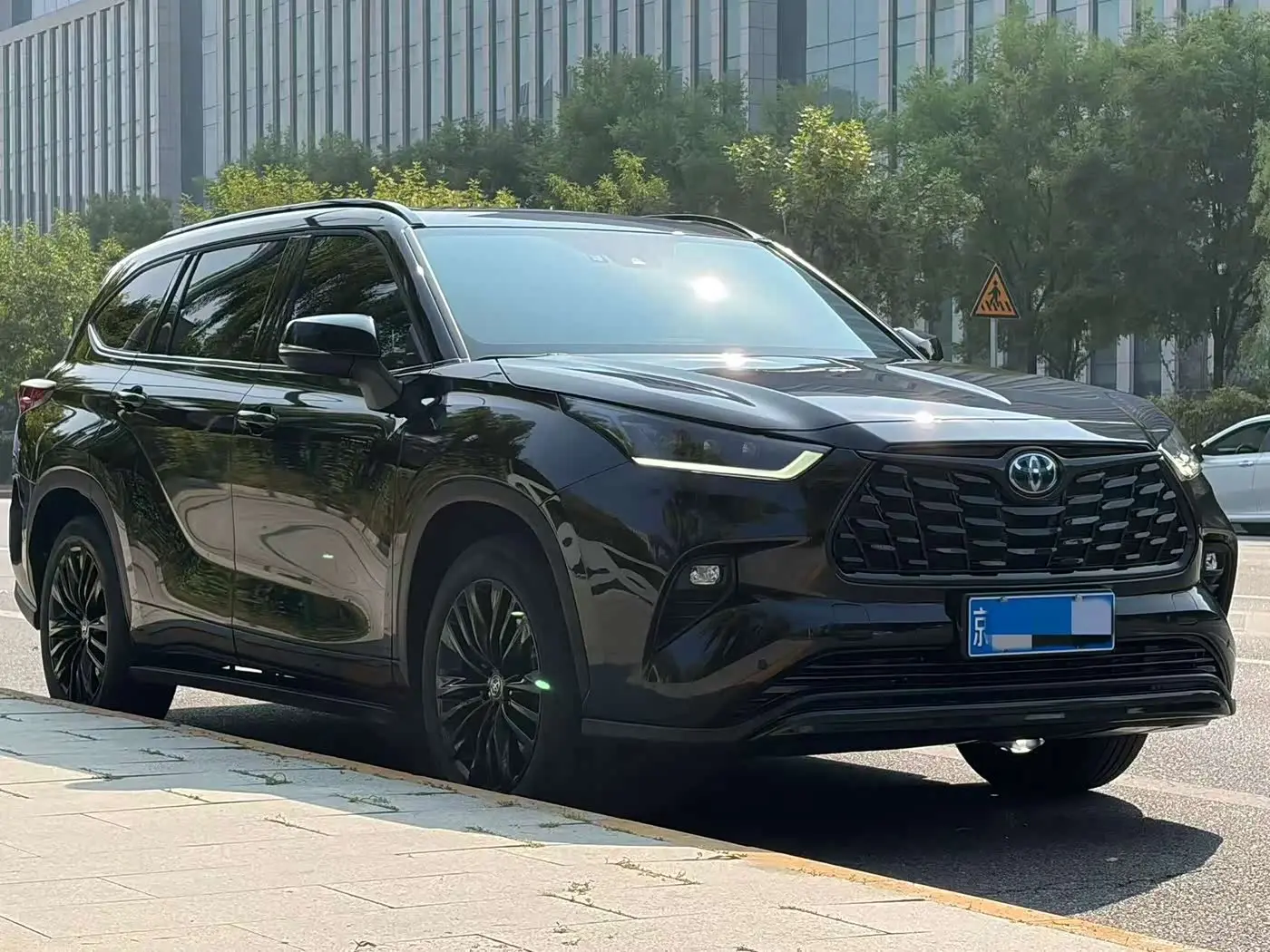 Toyota Highlander 2023 — Photo 3/20